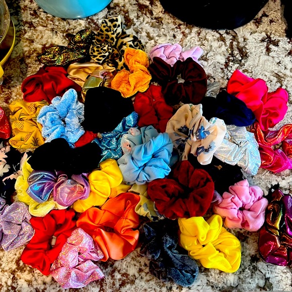 Accessories - Scrunches for your hair! 🌈 of color’s to chose from? **New**